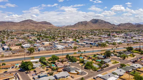 View/Area - 9044 N 16th Dr, Phoenix, AZ 85021 photo 3 of 3