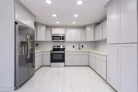 Kitchen - 9044 N 16th Dr, Phoenix, AZ 85021 photo 1 of 3