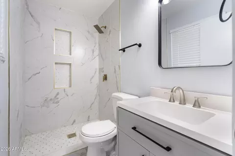 Bath - 9044 N 16th Dr, Phoenix, AZ 85021 photo 3 of 5