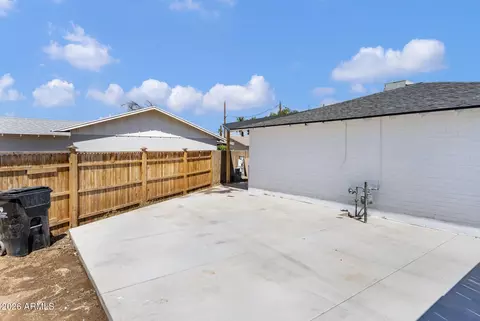 Exterior - 9044 N 16th Dr, Phoenix, AZ 85021 photo 2 of 3