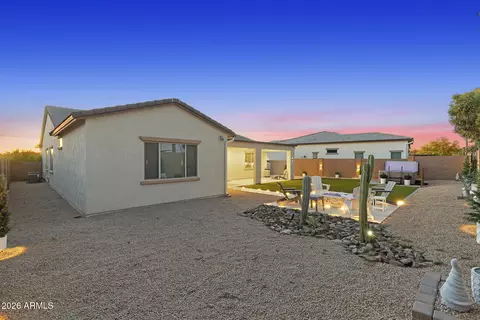 Exterior - 8435 S 22nd Dr, Phoenix, AZ 85041 photo 10 of 15