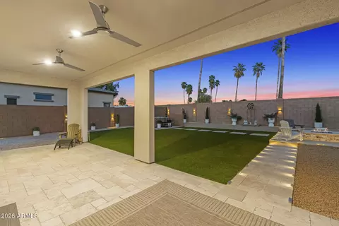 Exterior - 8435 S 22nd Dr, Phoenix, AZ 85041 photo 8 of 15