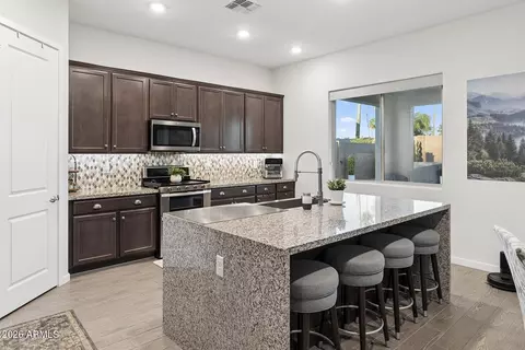 Kitchen - 8435 S 22nd Dr, Phoenix, AZ 85041 photo 2 of 3