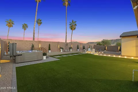 Exterior - 8435 S 22nd Dr, Phoenix, AZ 85041 photo 7 of 15