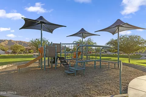 View/Area - 8435 S 22nd Dr, Phoenix, AZ 85041 photo 2 of 3