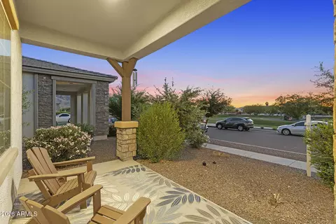 Exterior - 8435 S 22nd Dr, Phoenix, AZ 85041 photo 5 of 15