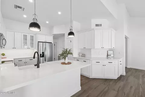 Kitchen - 1970 E Sunburst Ln, Tempe, AZ 85284 photo 4 of 6