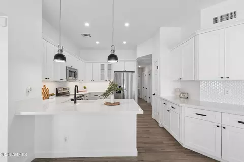 Kitchen - 1970 E Sunburst Ln, Tempe, AZ 85284 photo 5 of 6