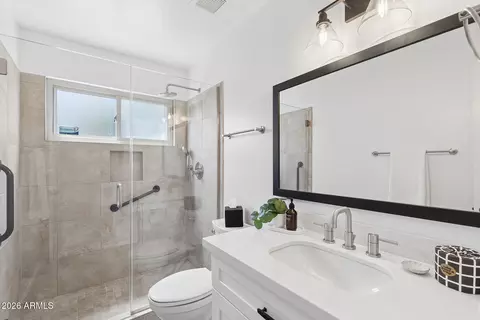 Bath - 1970 E Sunburst Ln, Tempe, AZ 85284 photo 1 of 3