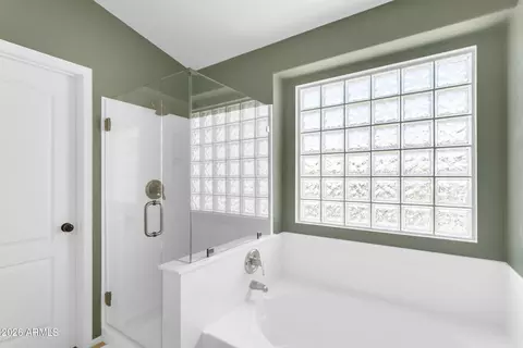 Bath - 534 E Kyle Ct, Gilbert, AZ 85296 photo 3 of 4