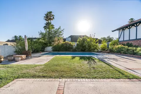 Exterior - 211 W Kaler Dr, Phoenix, AZ 85021 photo 6 of 9