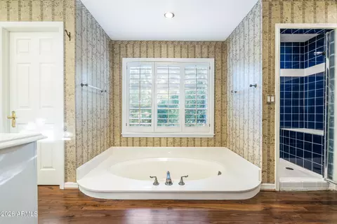 Bath - 211 W Kaler Dr, Phoenix, AZ 85021 photo 1 of 4