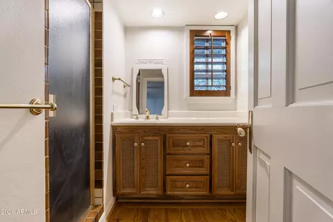 Bath - 211 W Kaler Dr, Phoenix, AZ 85021 photo 4 of 4