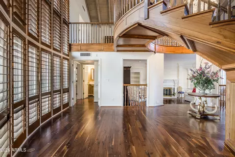 Entry Way - 211 W Kaler Dr, Phoenix, AZ 85021 photo 7 of 8