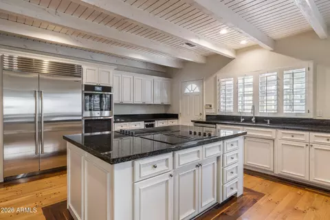 Kitchen - 211 W Kaler Dr, Phoenix, AZ 85021 photo 4 of 4