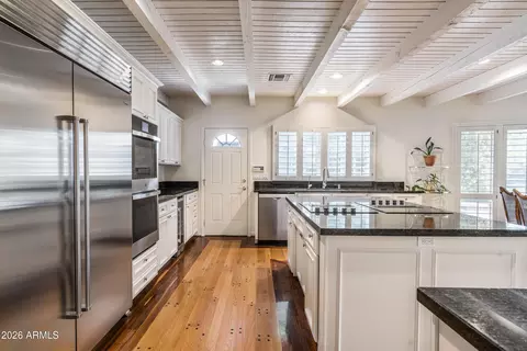 Kitchen - 211 W Kaler Dr, Phoenix, AZ 85021 photo 2 of 4