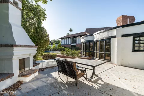Exterior - 211 W Kaler Dr, Phoenix, AZ 85021 photo 5 of 9