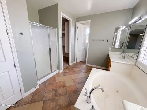 Bath - 6033 S Mack Ave, Gilbert, AZ 85298 photo 2 of 7