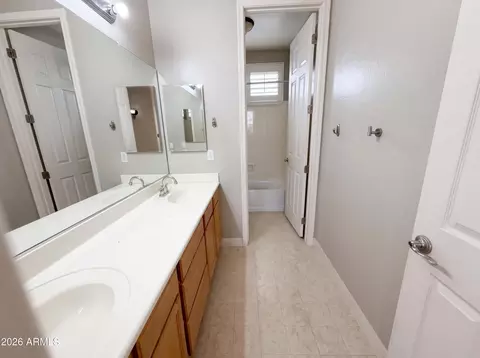 Bath - 6033 S Mack Ave, Gilbert, AZ 85298 photo 5 of 7