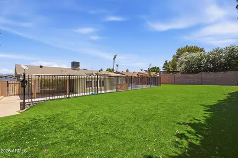 Exterior - 2525 E Vista Dr, Phoenix, AZ 85032 photo 8 of 9