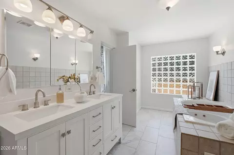 Bath - 2525 E Vista Dr, Phoenix, AZ 85032 photo 3 of 3