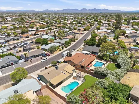 View/Area - 2525 E Vista Dr, Phoenix, AZ 85032 photo 7 of 9