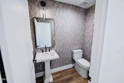 Bath - 6830 N 10th Pl, Phoenix, AZ 85014 photo 9 of 9