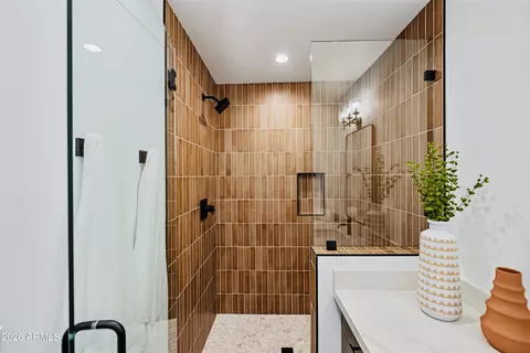 Bath - 6830 N 10th Pl, Phoenix, AZ 85014 photo 7 of 9