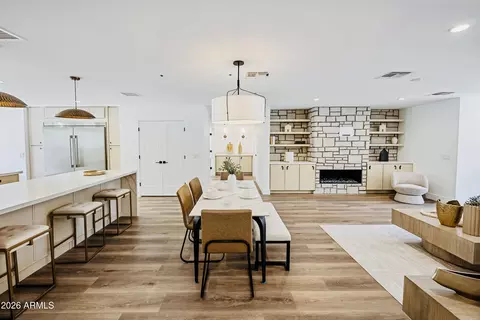Dining - 6830 N 10th Pl, Phoenix, AZ 85014 photo 1 of 3