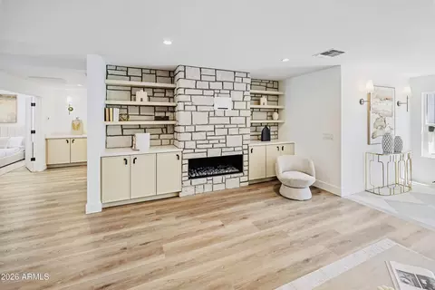 Living - 6830 N 10th Pl, Phoenix, AZ 85014 photo 1 of 1