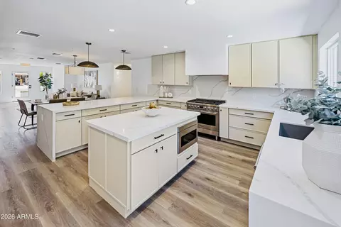 Kitchen - 6830 N 10th Pl, Phoenix, AZ 85014 photo 2 of 3