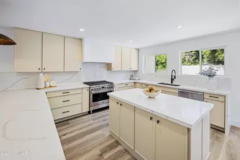 Kitchen - 6830 N 10th Pl, Phoenix, AZ 85014 photo 1 of 3