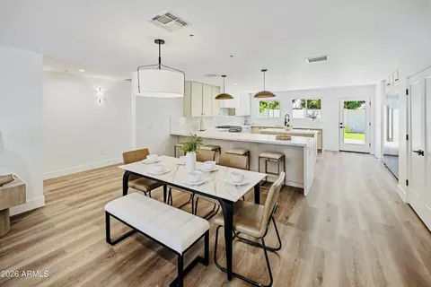 Dining - 6830 N 10th Pl, Phoenix, AZ 85014 photo 2 of 3