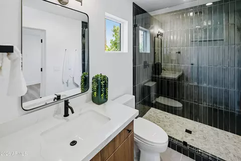 Bath - 6830 N 10th Pl, Phoenix, AZ 85014 photo 8 of 9