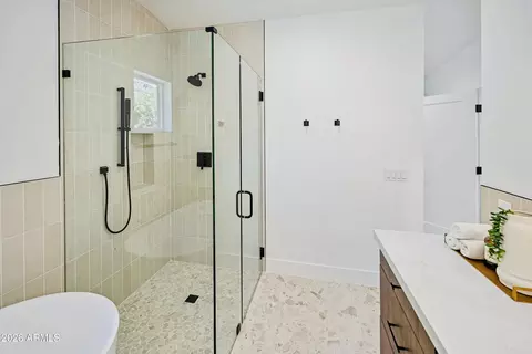Bath - 6830 N 10th Pl, Phoenix, AZ 85014 photo 3 of 9