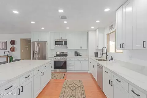 Kitchen - 3142 E Altadena Ave, Phoenix, AZ 85028 photo 2 of 4