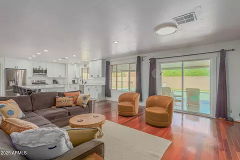 Living - 3142 E Altadena Ave, Phoenix, AZ 85028 photo 2 of 2