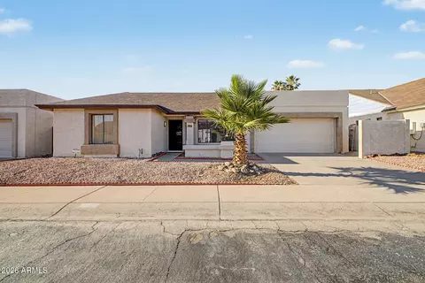 Exterior - 916 E Bluefield Ave, Phoenix, AZ 85022 photo 2 of 11