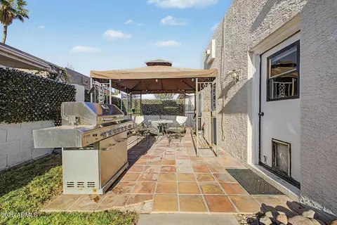 Exterior - 916 E Bluefield Ave, Phoenix, AZ 85022 photo 8 of 11