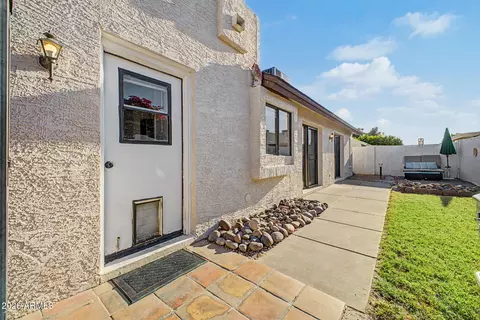 Exterior - 916 E Bluefield Ave, Phoenix, AZ 85022 photo 9 of 11