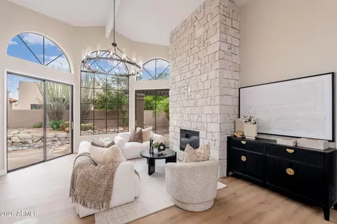 Living - 4125 E Cortez St, Phoenix, AZ 85028 photo 1 of 2