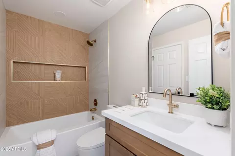 Bath - 4125 E Cortez St, Phoenix, AZ 85028 photo 2 of 3