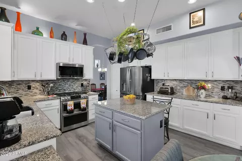 Kitchen - 7807 E Red Hawk Cir, Mesa, AZ 85207 photo 4 of 5