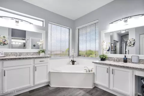 Bath - 7807 E Red Hawk Cir, Mesa, AZ 85207 photo 2 of 4