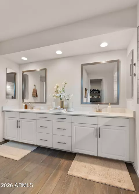 Bath - 5946 E Abraham Ln, Phoenix, AZ 85054 photo 2 of 6