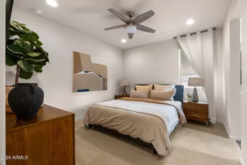 Bedroom - 5946 E Abraham Ln, Phoenix, AZ 85054 photo 3 of 4