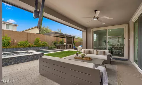Exterior - 5946 E Abraham Ln, Phoenix, AZ 85054 photo 6 of 7