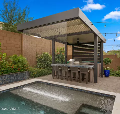 Exterior - 5946 E Abraham Ln, Phoenix, AZ 85054 photo 4 of 7