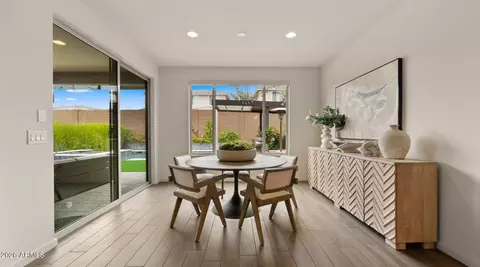 Dining - 5946 E Abraham Ln, Phoenix, AZ 85054 photo 2 of 3