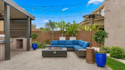 Exterior - 5946 E Abraham Ln, Phoenix, AZ 85054 photo 5 of 7